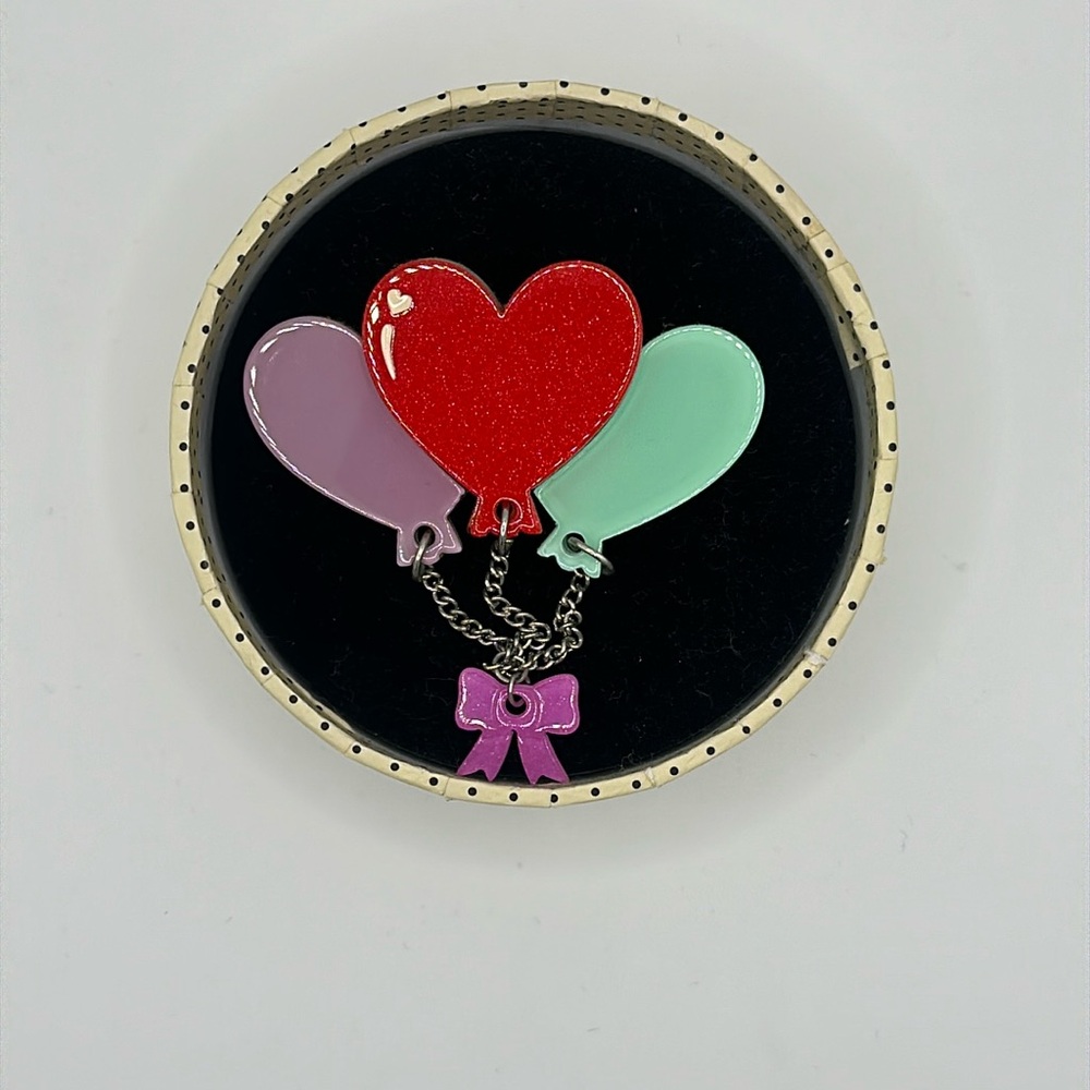 Heart balloon brooch